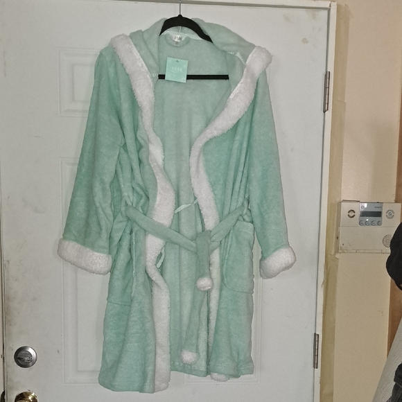 Ulta Beauty Other - Ulta Beauty Soft Mint Robe with White Accents L,XL